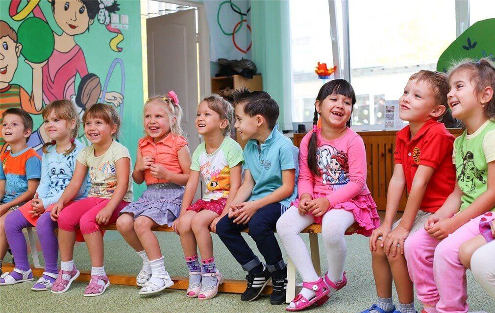 オーストラリアの幼稚園の子供達が揃っている写真