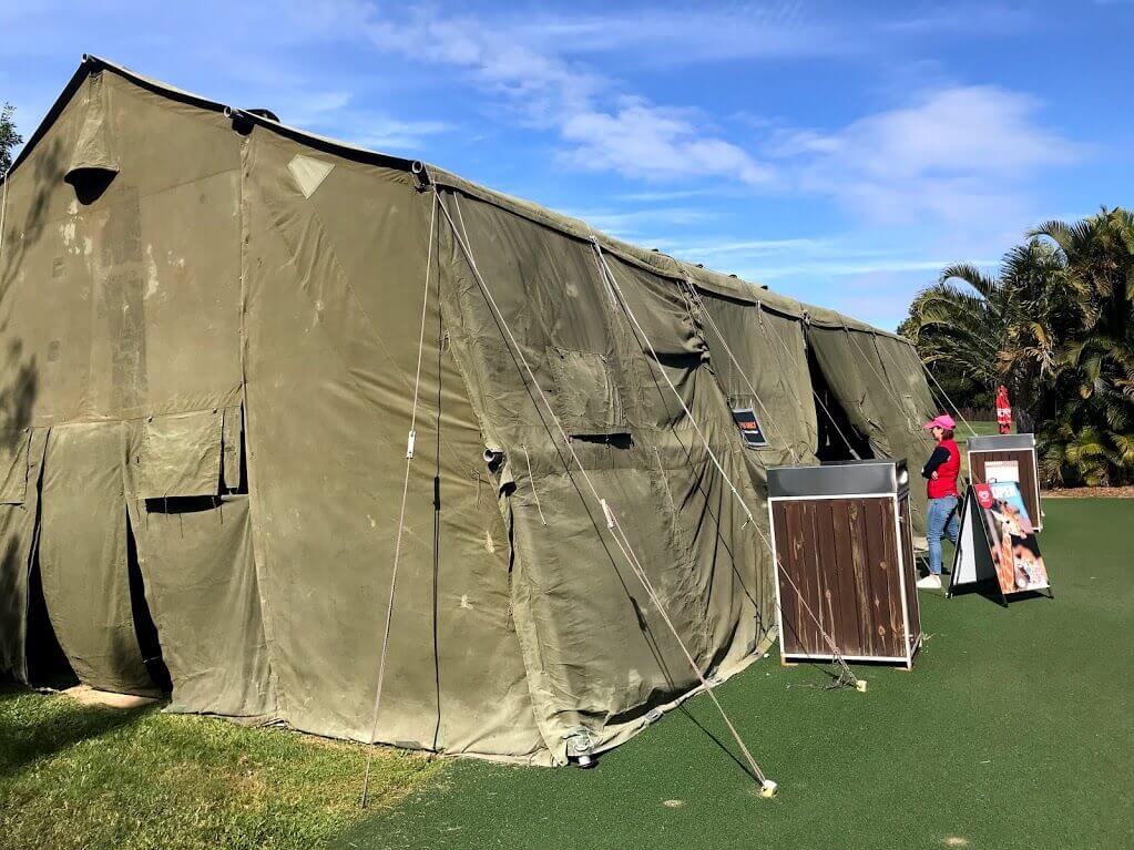 オーストラリア動物園『Africa』セクション内にあるテントの形をしたお土産屋さんの写真。