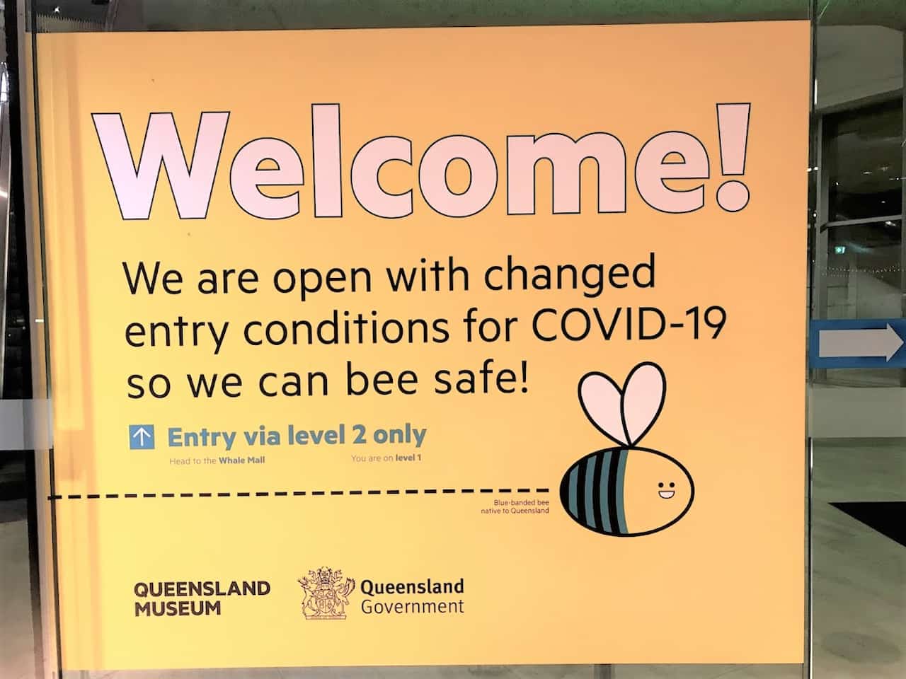 クイーンズランド博物館のCOVID-19 対策の説明サイン