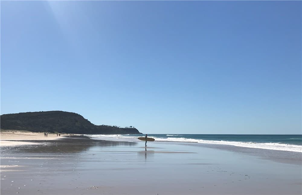 a-surfer-at-noosa-beach