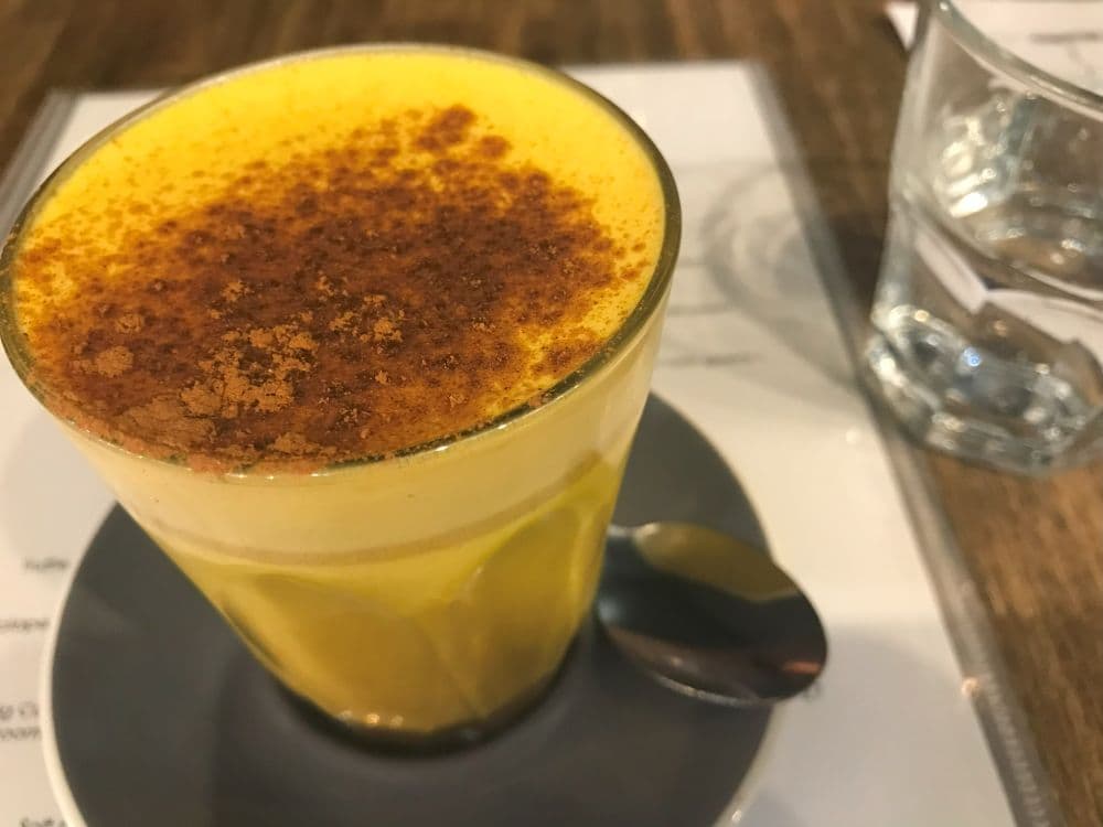 ヌーサで飲んだターメリックラテ