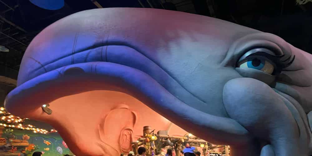 東京ディズニーリゾートのお土産屋さんのクジラ