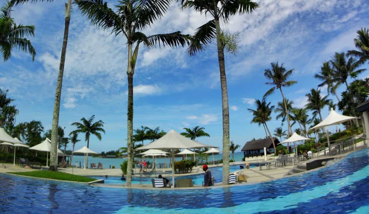 Warwick Le Lagoon hotel pool