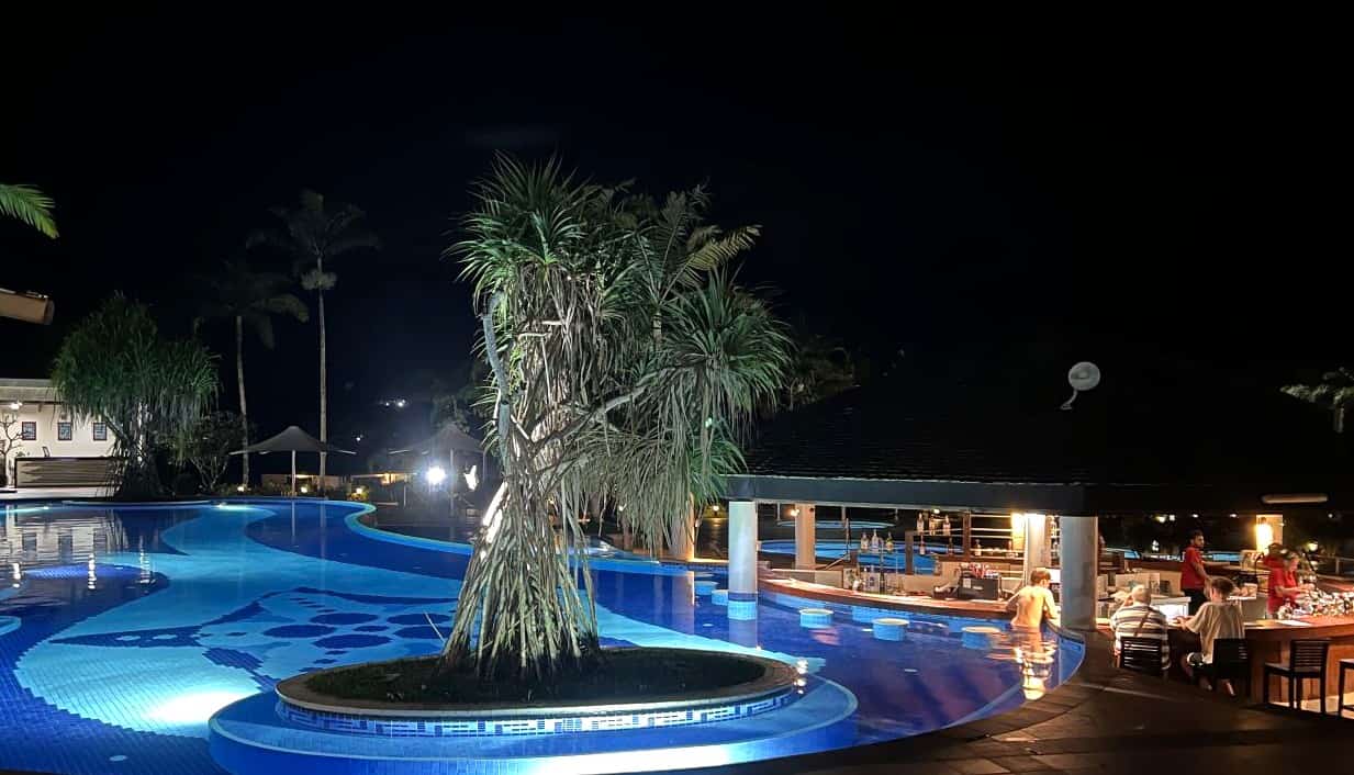 Warwick Le Lagon のプールとプールバー